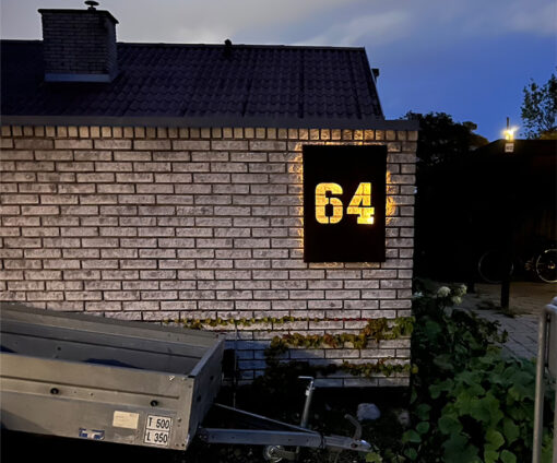 HusNummer i rusten jern og med baggrunds-lys - Image 8
